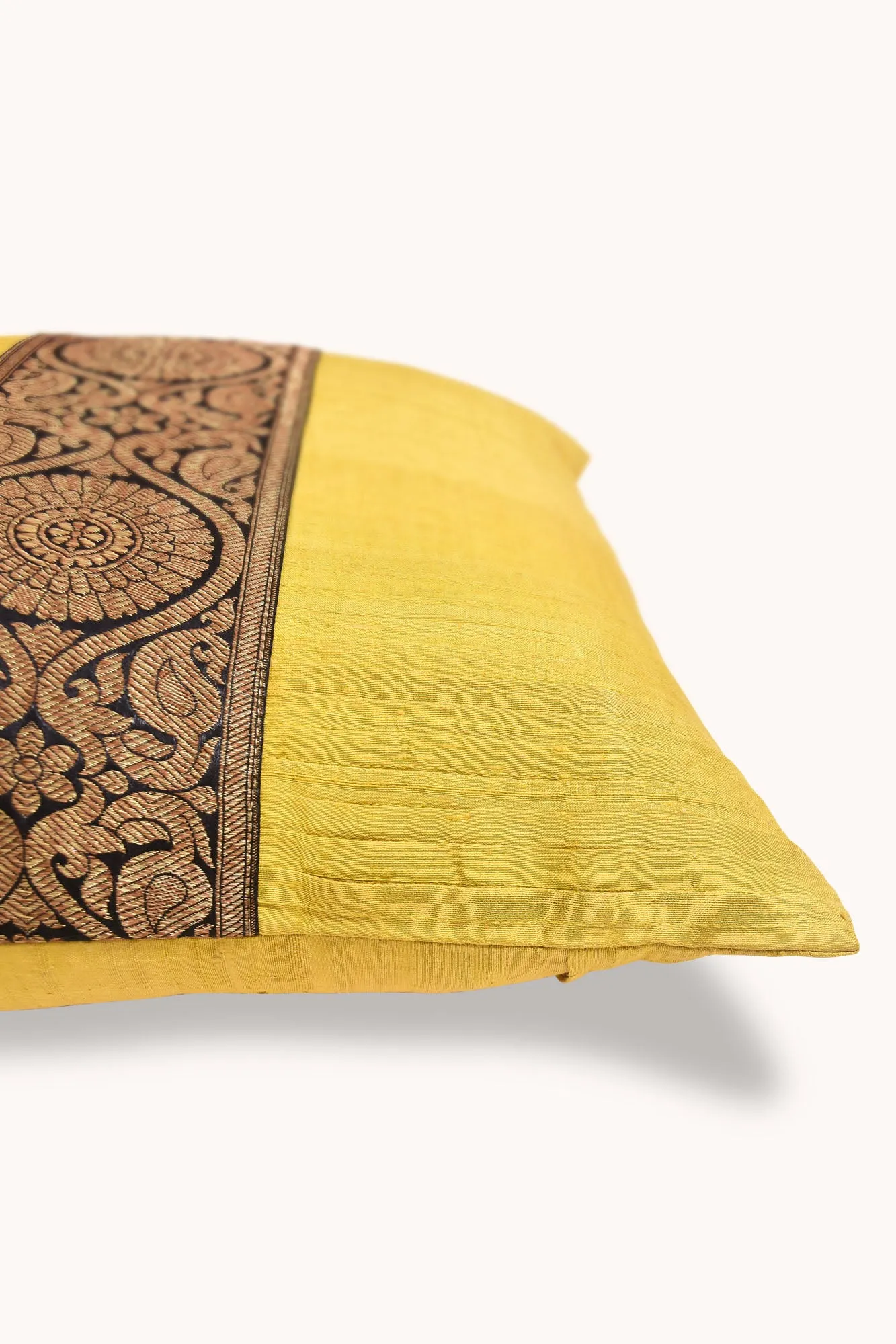 Bewider Handwoven Cushion - 1 pc