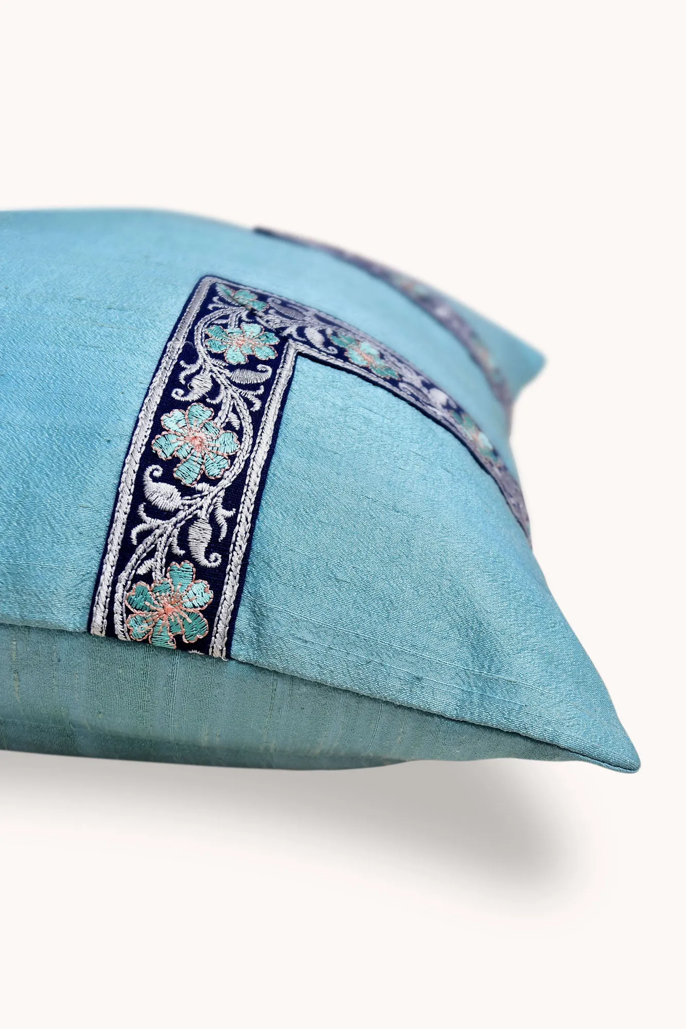 Crossvibe Handwoven Cushion -1 pc