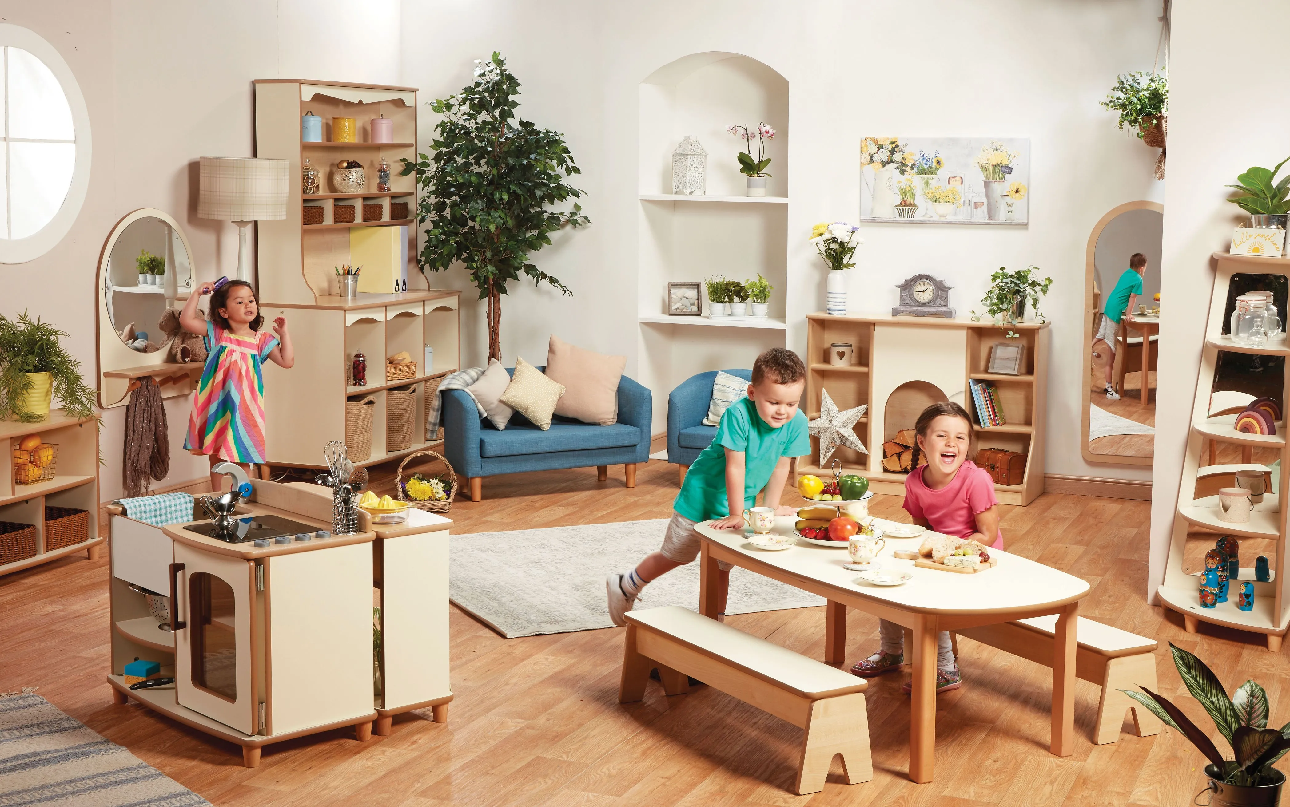 Millhouse Home from Home Role Play Table & Benches